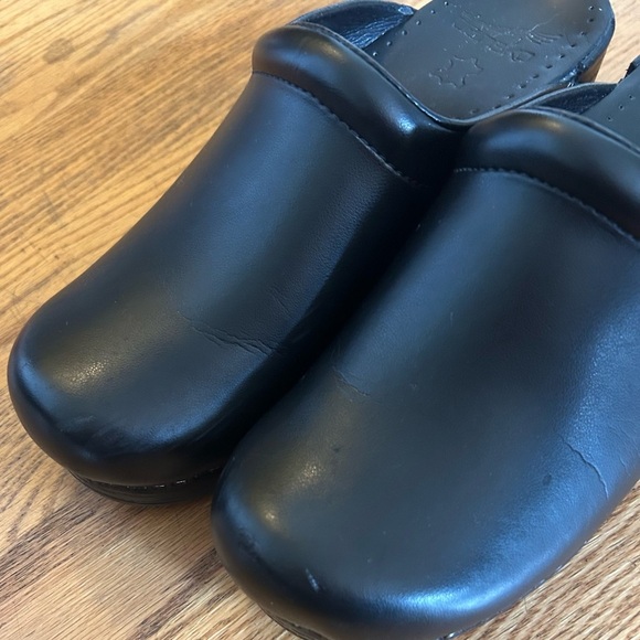 Dansko Black Professional Leather Clog Size 7.5 - 8 Style 047020202 MSRP 145.00 - Picture 8 of 12